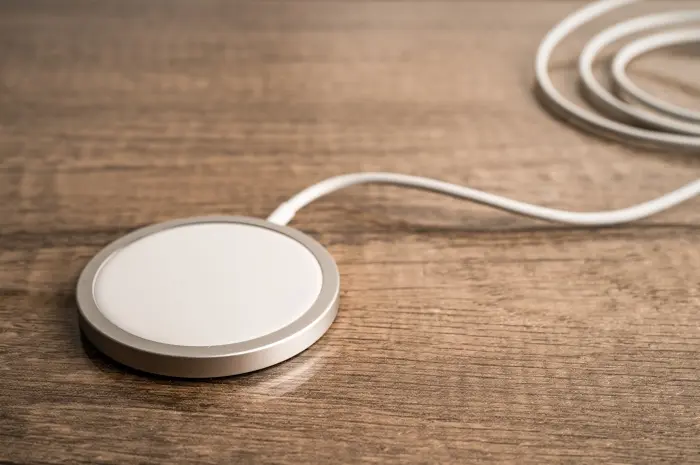 Cara Menggunakan MagSafe di iPhone untuk Pengisian Daya Lebih Praktis