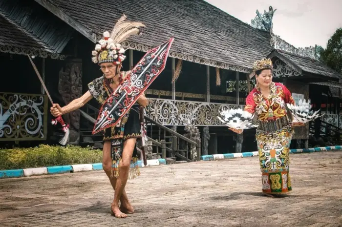 Menelusuri Asal-Usul Suku Dayak di Pulau Borneo Kalimantan